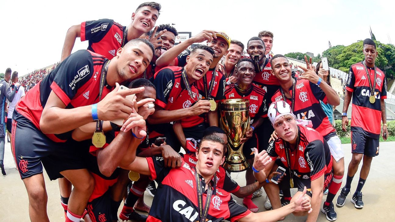 O que aconteceu com elenco que foi campeão com Samuel Lino no Flamengo?