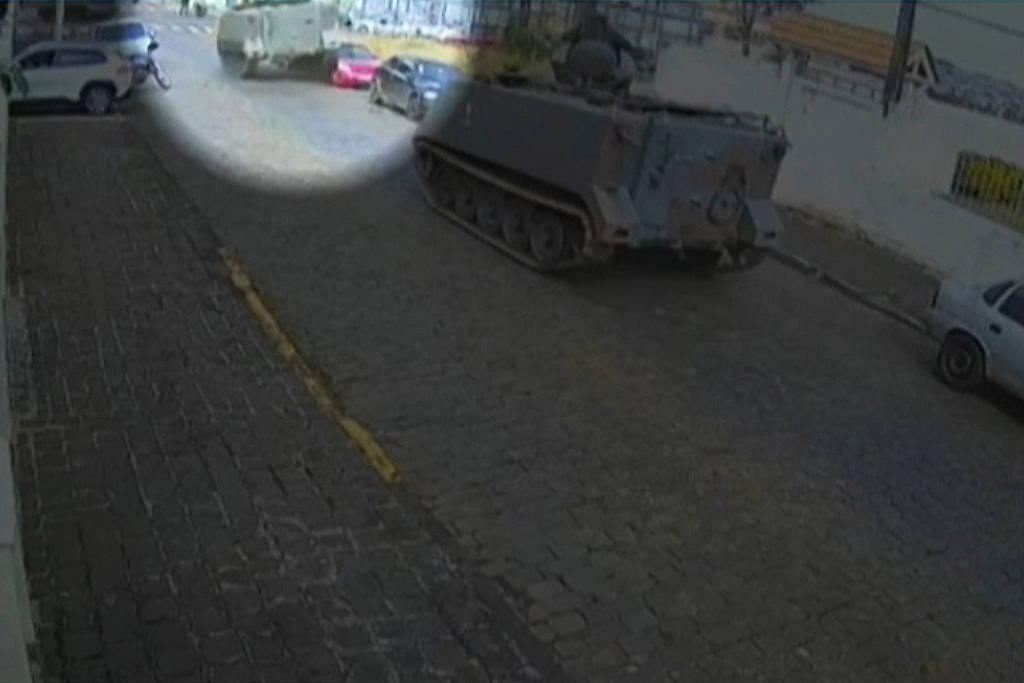 Tanque do exército na contramão destrói carro no Paraná – 04/07/2025 – Cotidiano