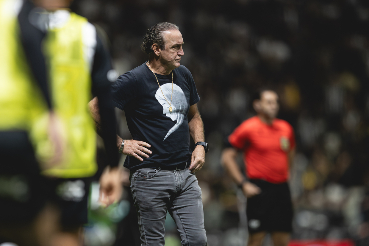 Atlético confirma saída de Cuca após derrota no clássico