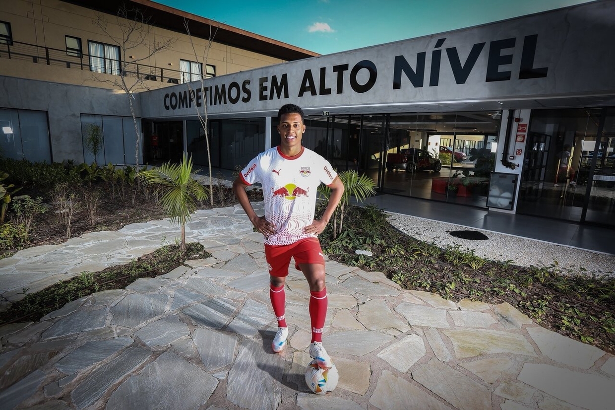 Bragantino confirma a contratação de Vanderlan, cria do Palmeiras
