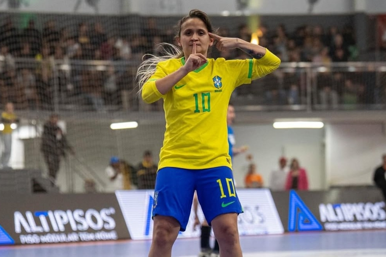 Brasil passeia contra a Guatemala na estreia do último compromisso antes do Mundial Feminino