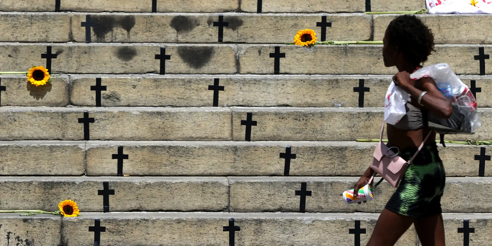 Casos de feminicídio por arma de fogo aumentam em 2025 no país