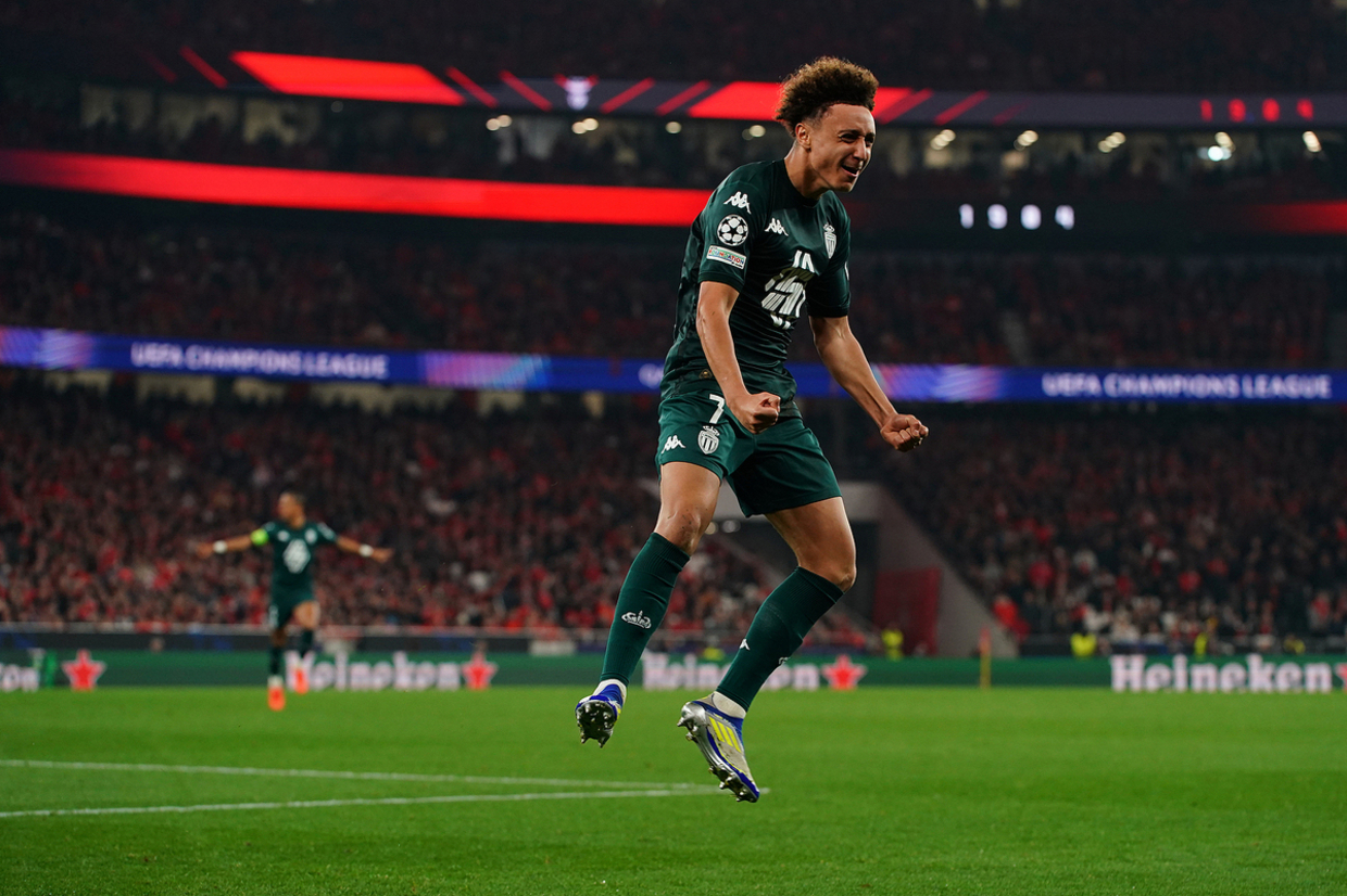 Com saída iminente de Adli, Leverkusen busca substituto na Ligue 1