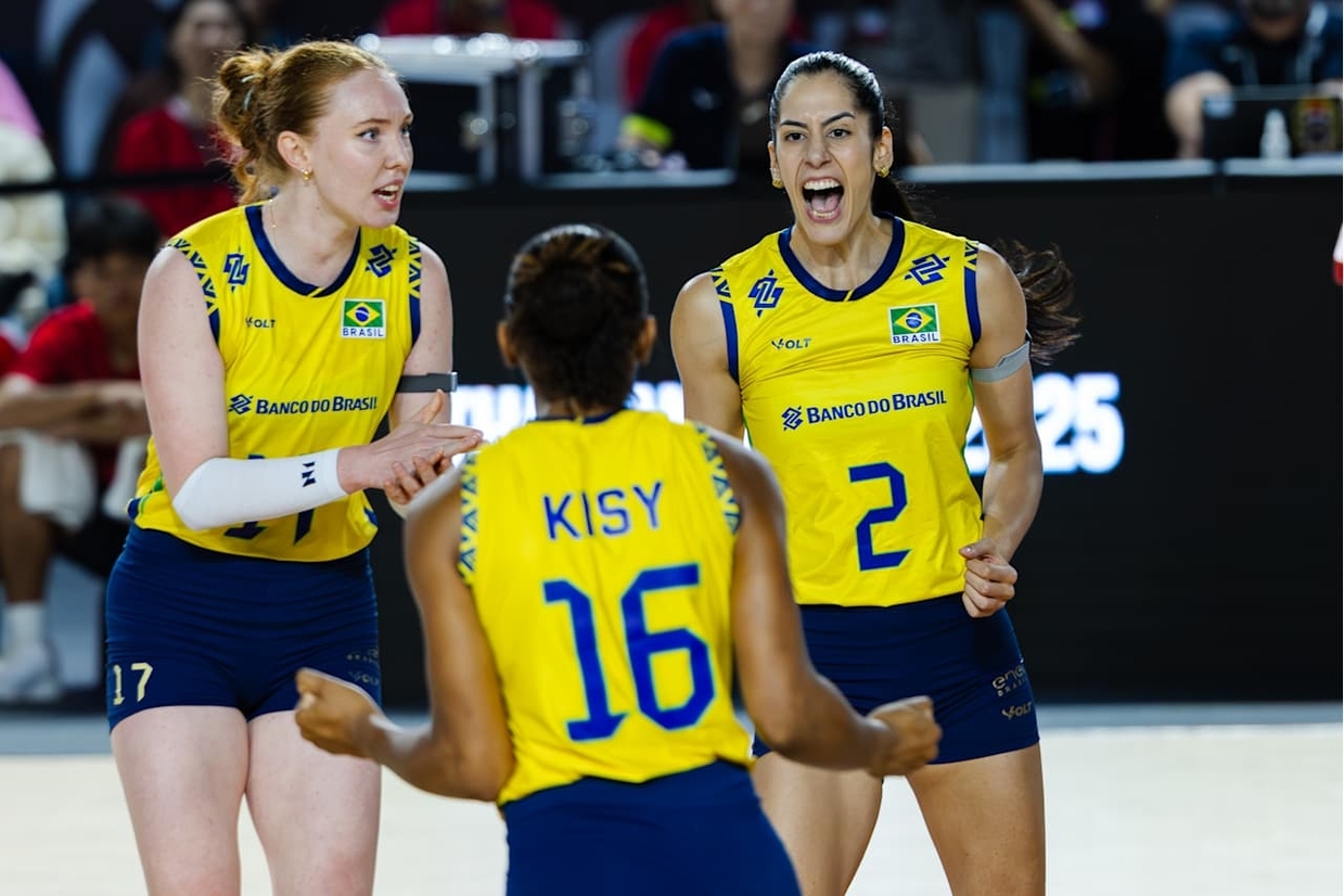 Com virada espetacular, Brasil bate a França e mantém os 100% no Mundial Feminino