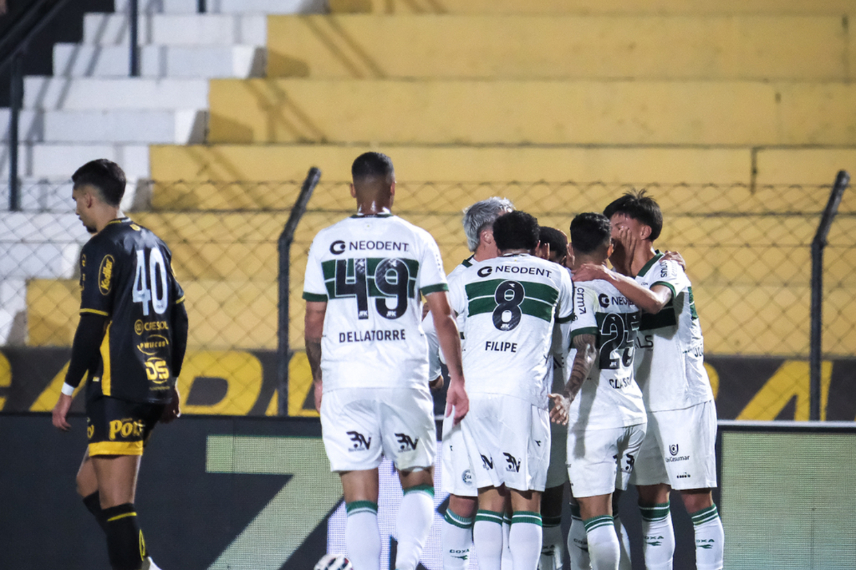 Coritiba é certeiro, encerra invencibilidade do Novorizontino e assume a ponta da Série B