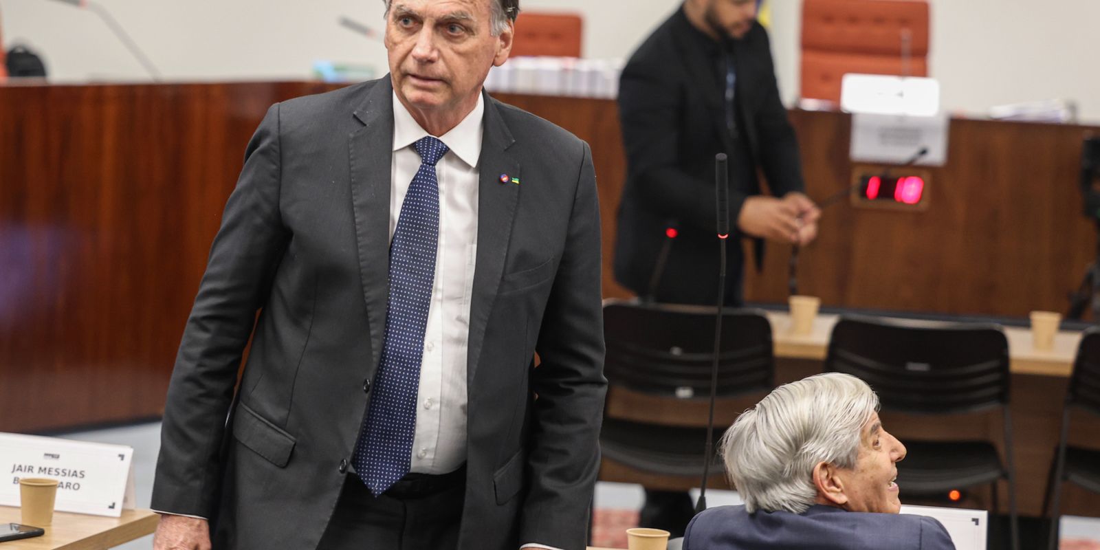 Defesa de Bolsonaro recorre contra prisão domiciliar