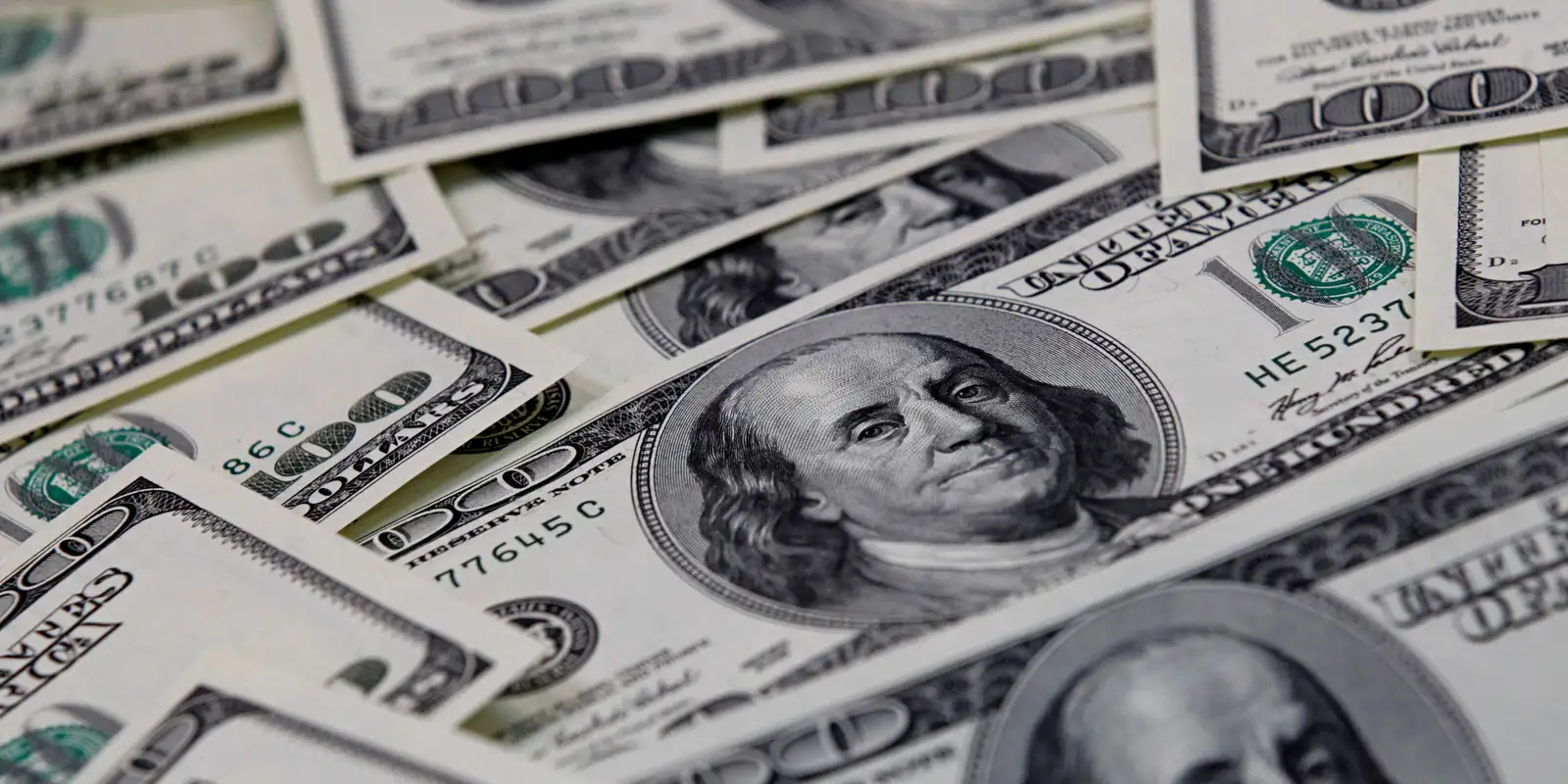 Dólar cai para R$ 5,42 após declarações de presidente do Fed