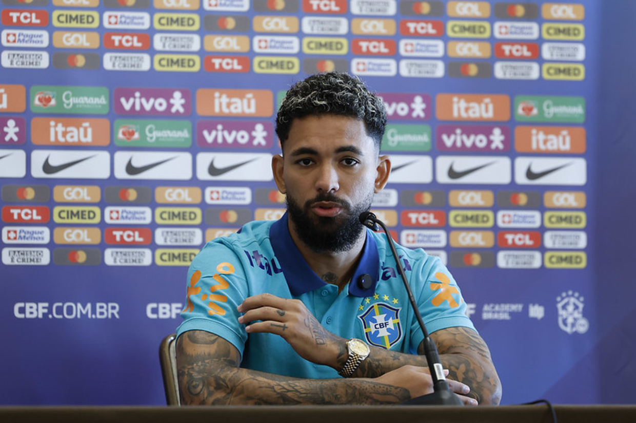 Douglas Luiz se aproxima de retorno à Premier League
