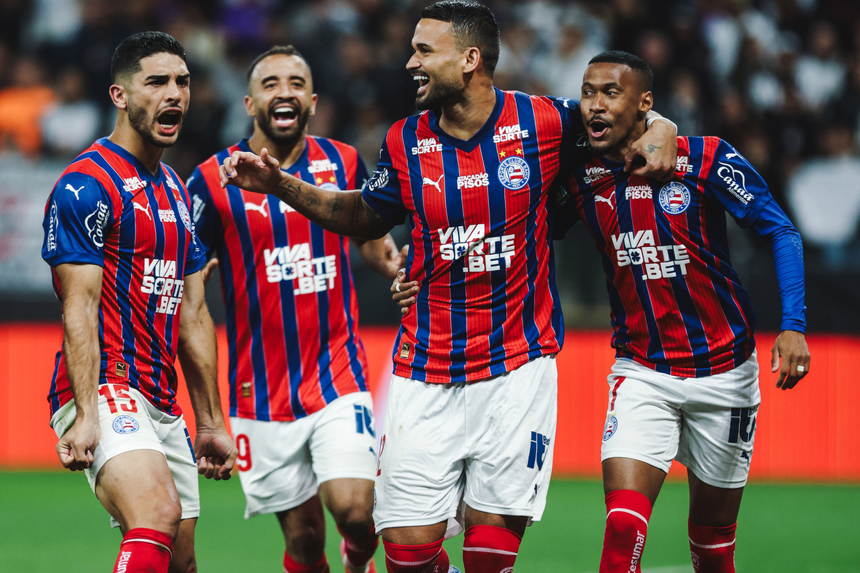 Em jogo agitado e polêmico, Bahia vence e amplia crise no Corinthians