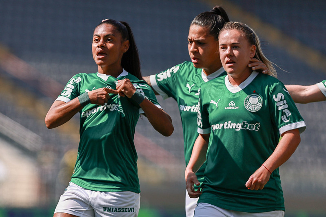 Em manhã de golaços, Palmeiras derruba Flamengo e avança no Brasileirão Feminino