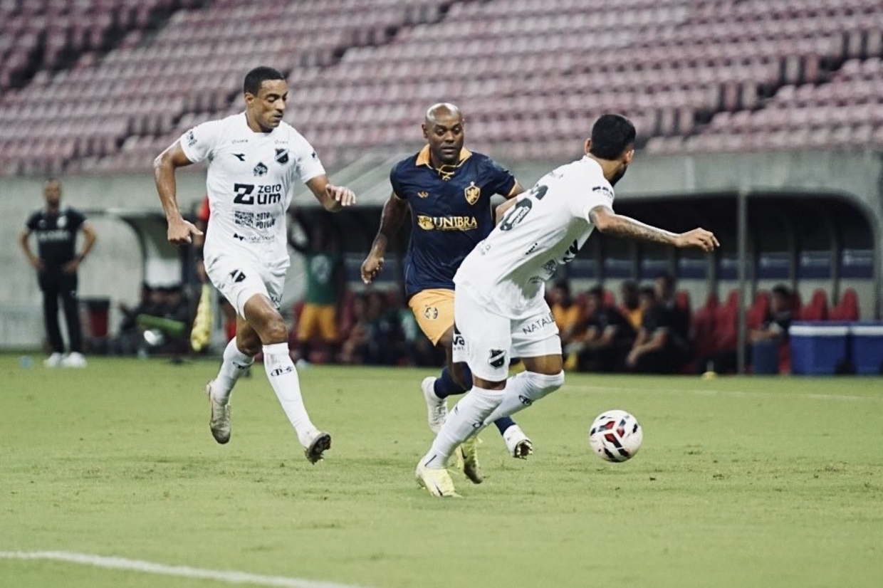 Fernandinho, Vágner Love, Fabinho… Elenco veterano do Retrô naufraga com rebaixamento na Série C