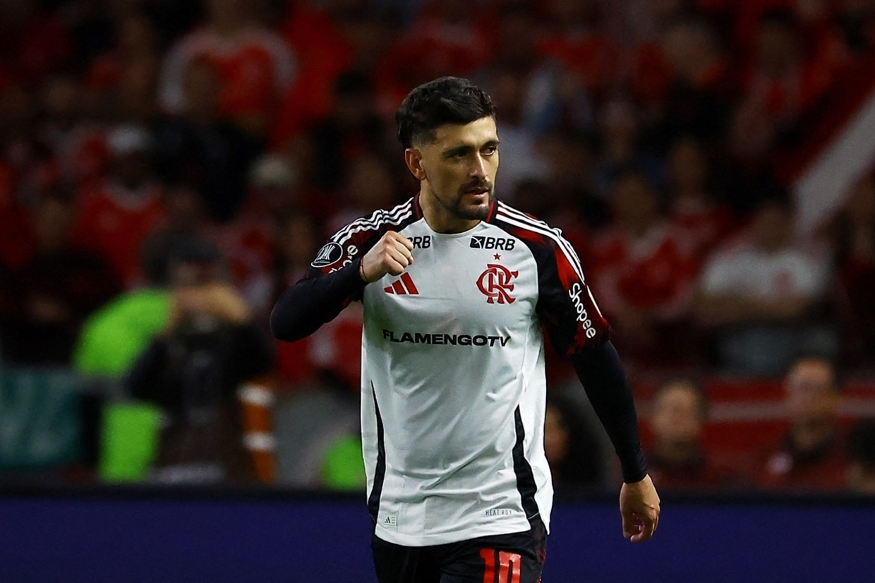 Flamengo volta a vencer o Inter e avança às quartas da Libertadores