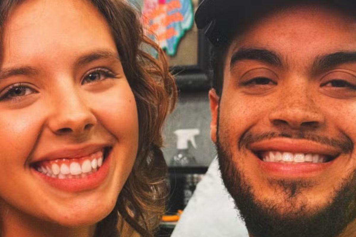 Francisco e Flor Gil eternizam Preta com tatuagem nas mãos