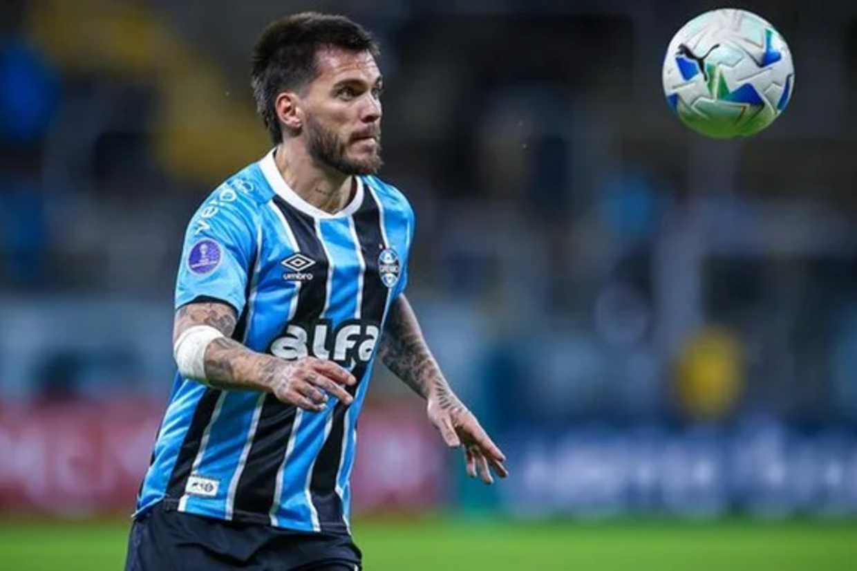 Grêmio rescinde o contrato com o meia Nathan