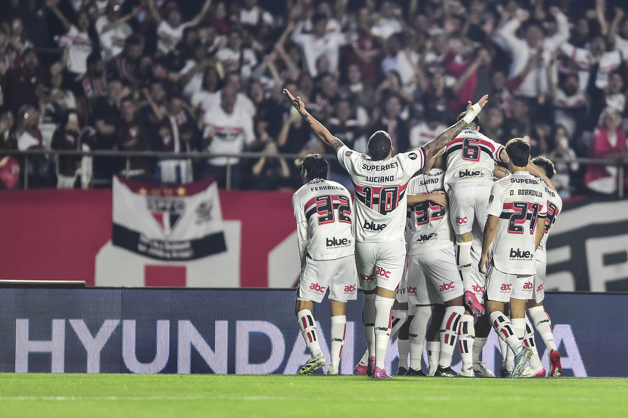 Início avassalador, sofrimento e alívio: São Paulo bate Atlético Nacional nos pênaltis e avança