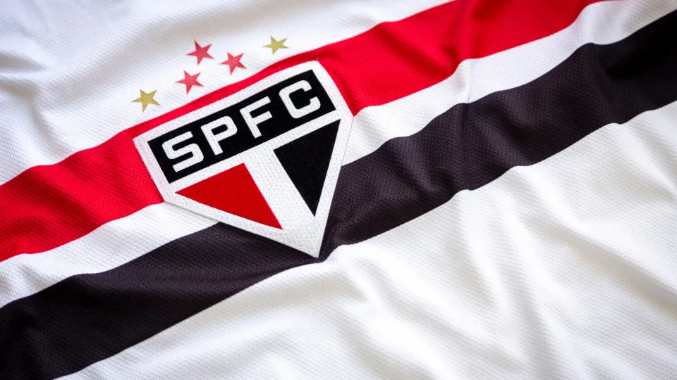 Conselheiros de São Paulo pedem demissão de diretores por erro em nova camisa