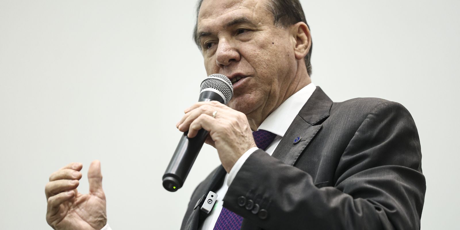 Juro alto preocupa mais que tarifaço, diz Luiz Marinho
