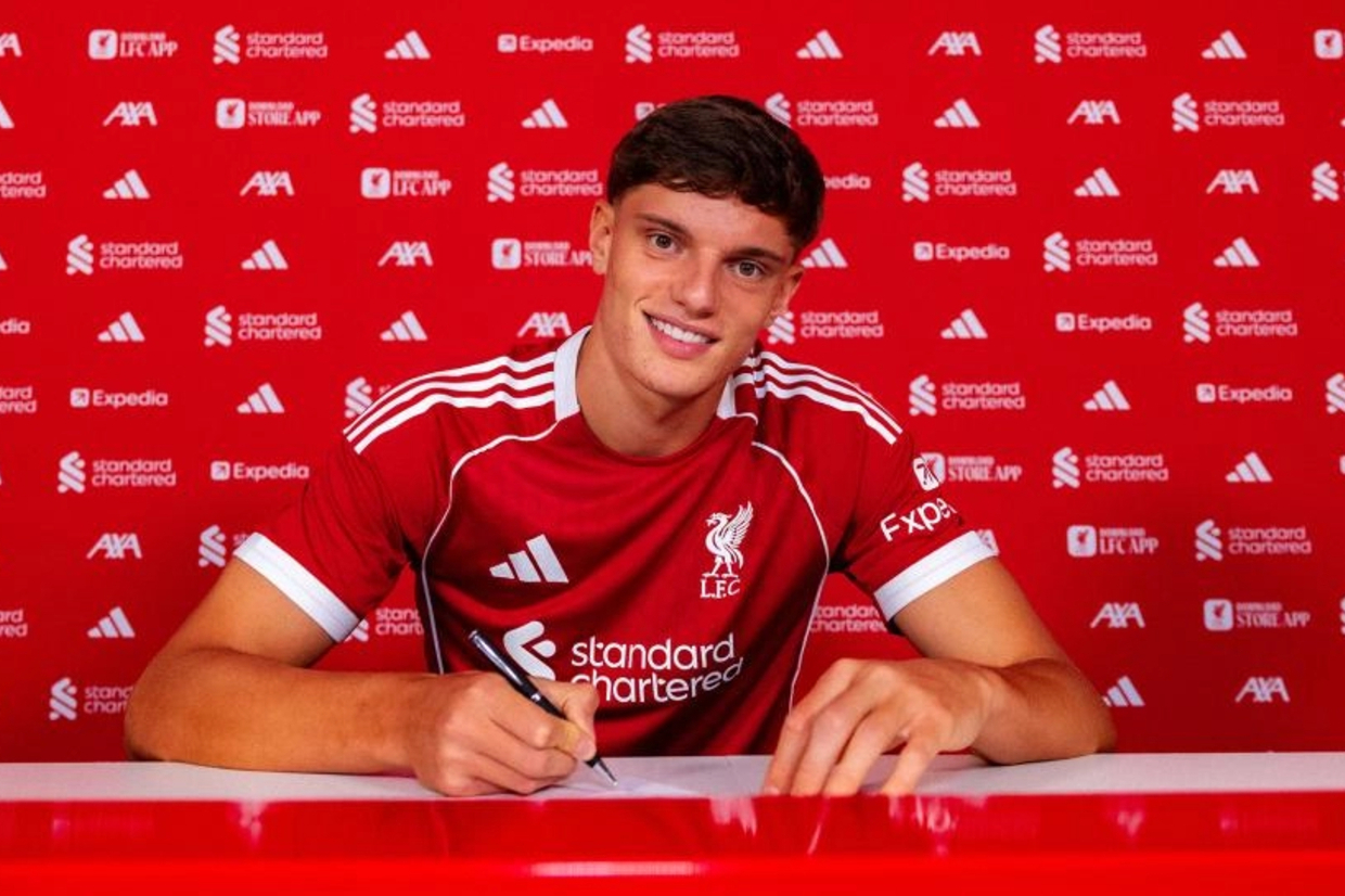 Liverpool abre os cofres e contrata promessa italiana para a defesa