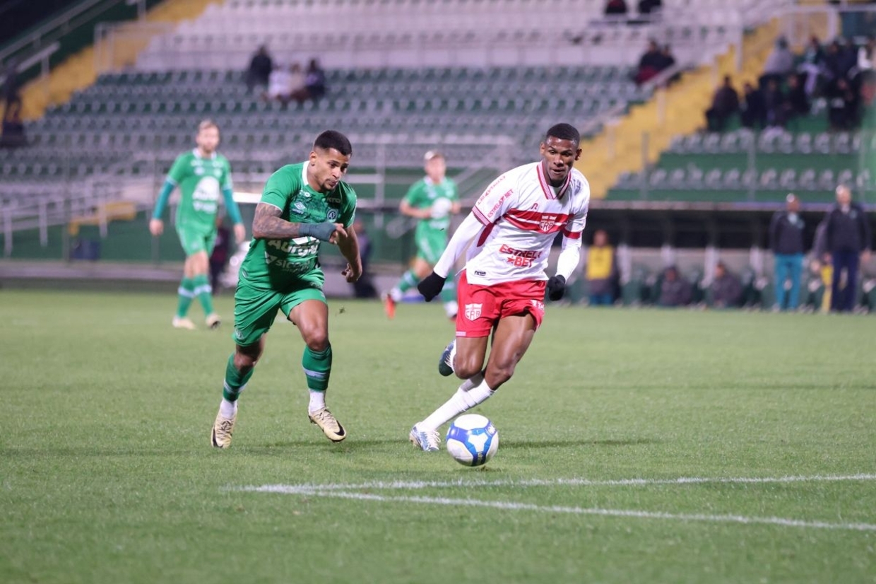 Mailton pode ser novidade na lateral do São Paulo