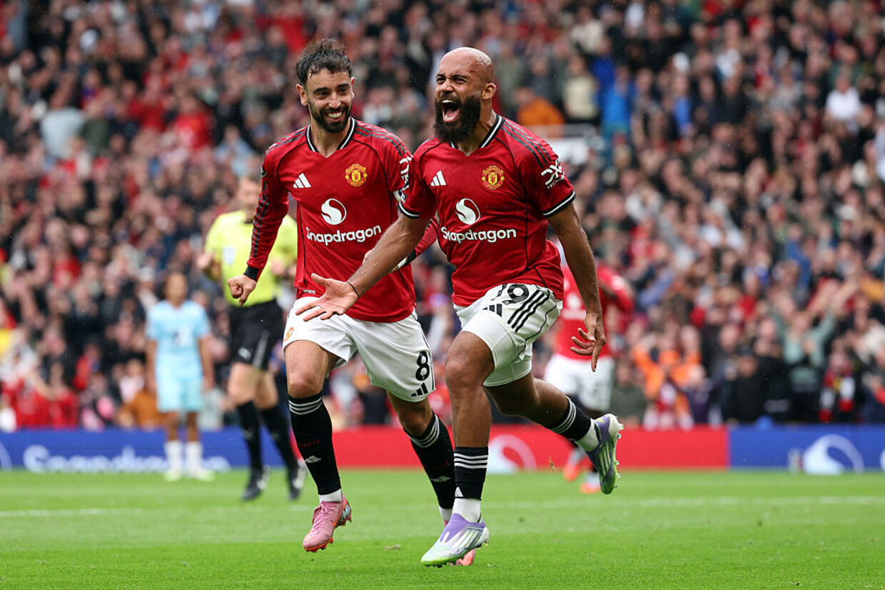 Matheus Cunha sai lesionado e United vence Burnley no apagar das luzes