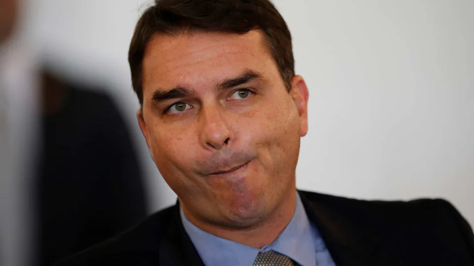 Flávio Bolsonaro tem o pior desempenho contra Lula entre nomes da direita