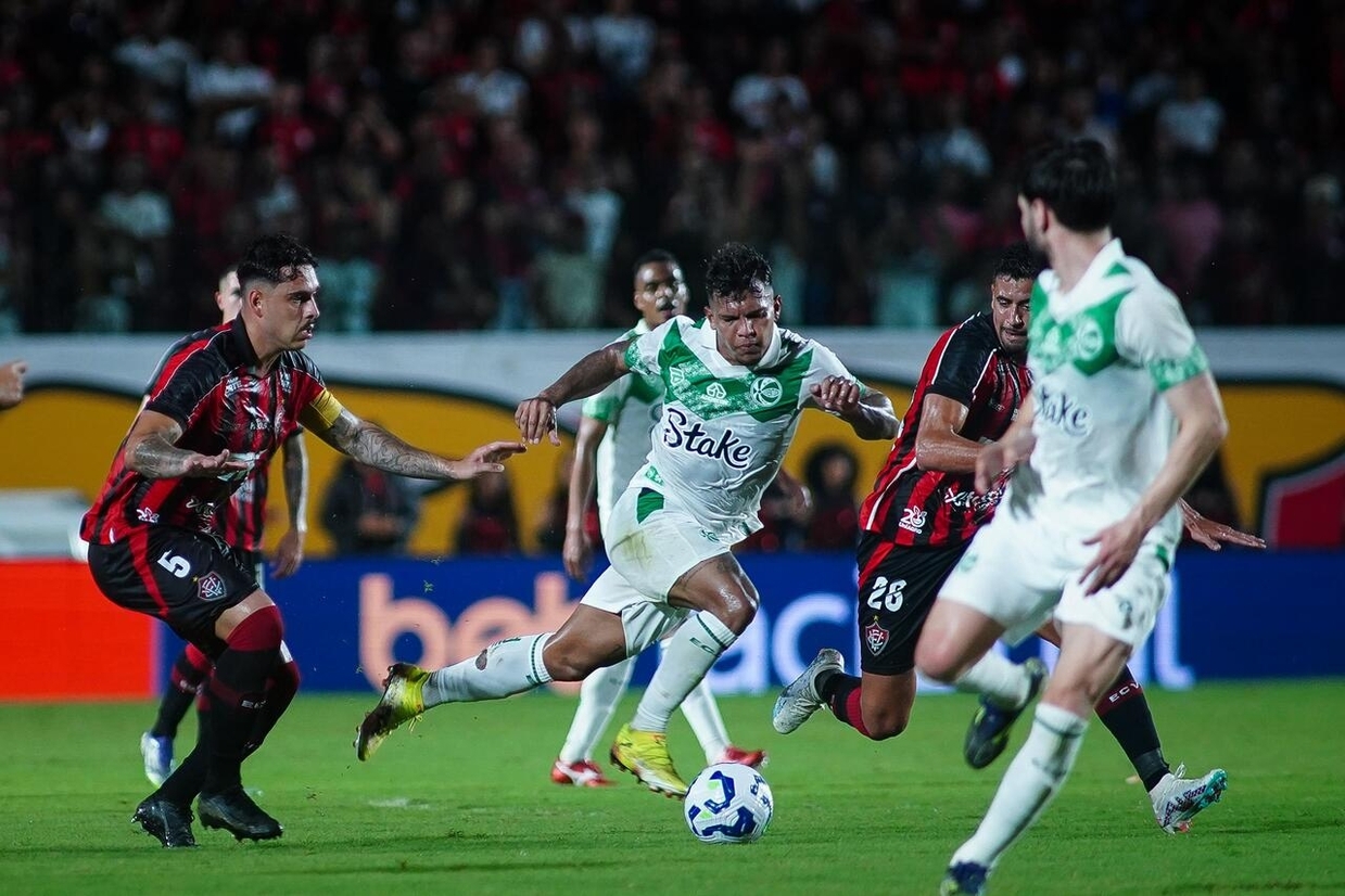 Na luta contra o Z4, Juventude marca no fim e arranca empate com Vitória no Barradão
