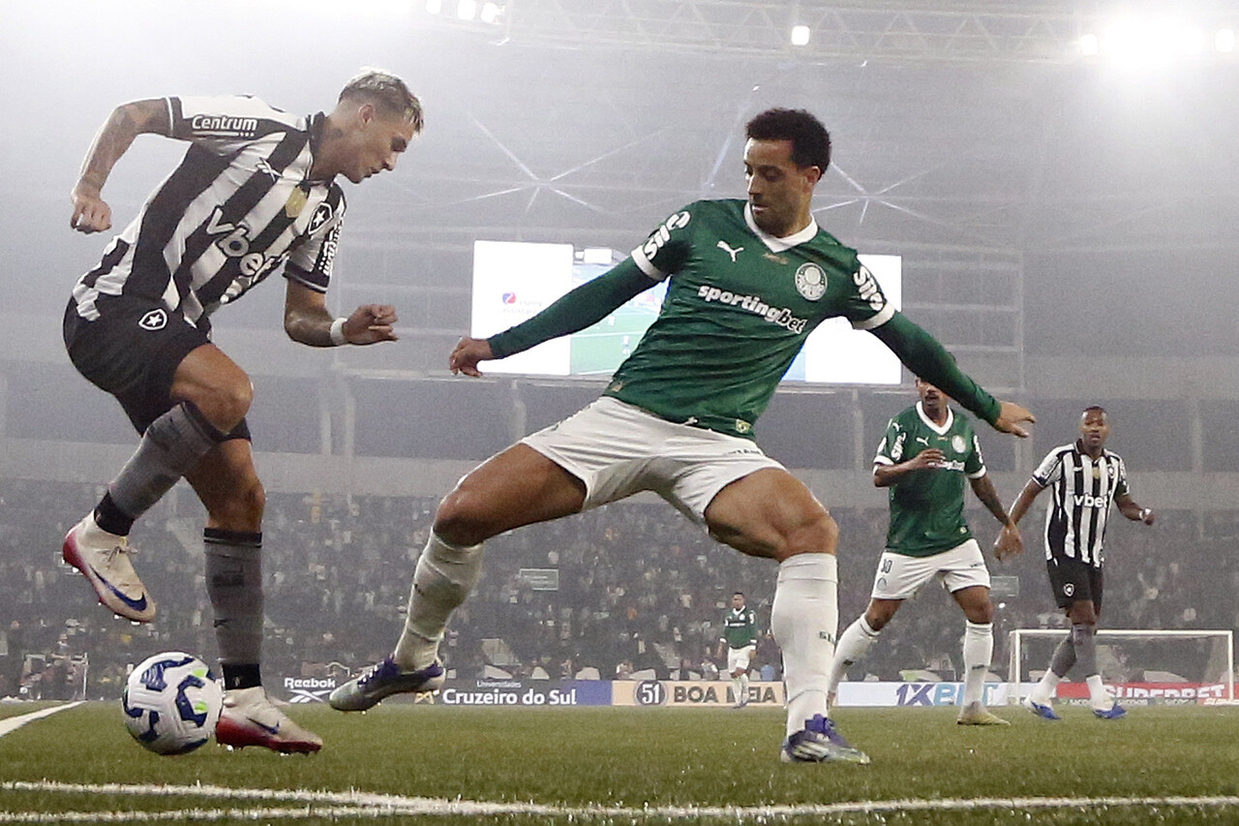 Palmeiras supera o Botafogo no Rio e assume segundo lugar do Brasileirão