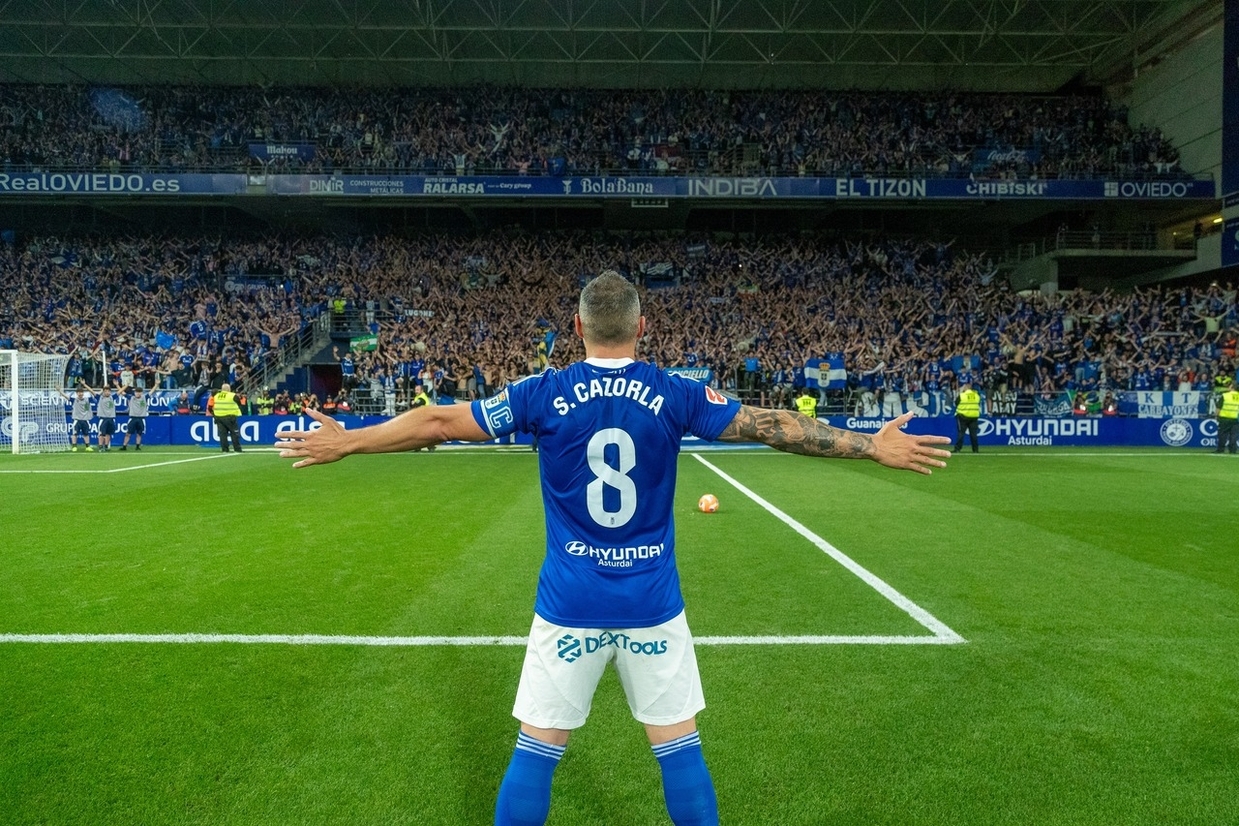 Quarentão, Cazorla lidera retorno do Real Oviedo à La Liga depois de 25 anos