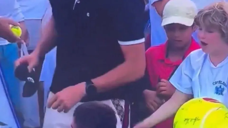 Quem é o homem que roubou boné autografado de criança no US Open?