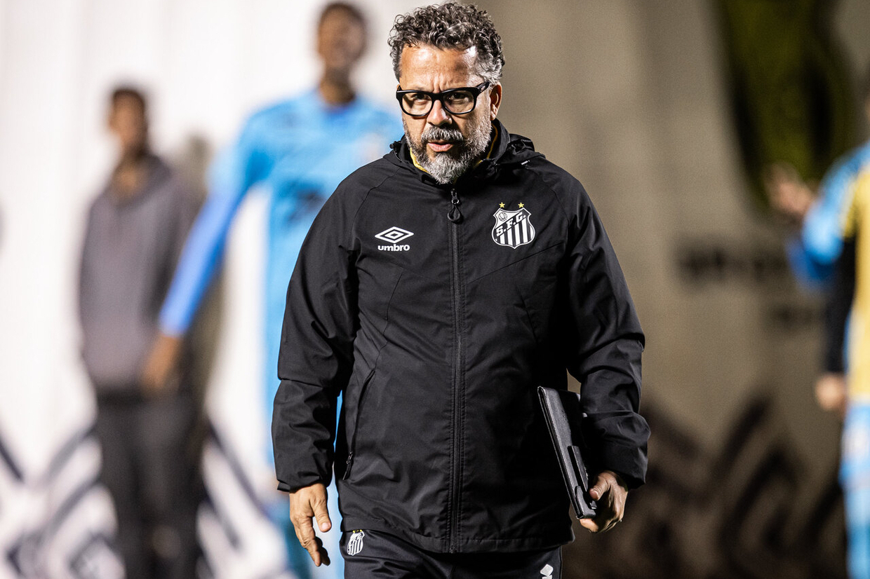 Vexame contra o Vasco encerra trabalho de Cléber Xavier no Santos