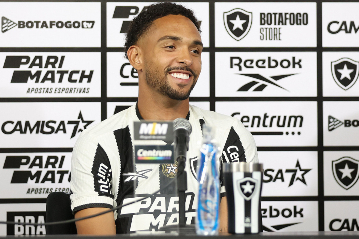 Vitinho, do Botafogo, é convocado para seleção brasileira
