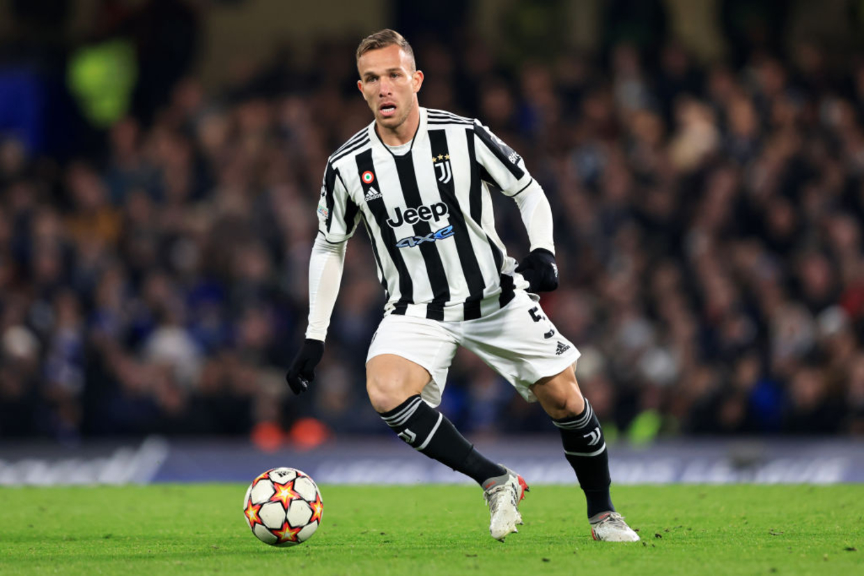 Volantes brasileiros puxam barca de saída na Juventus