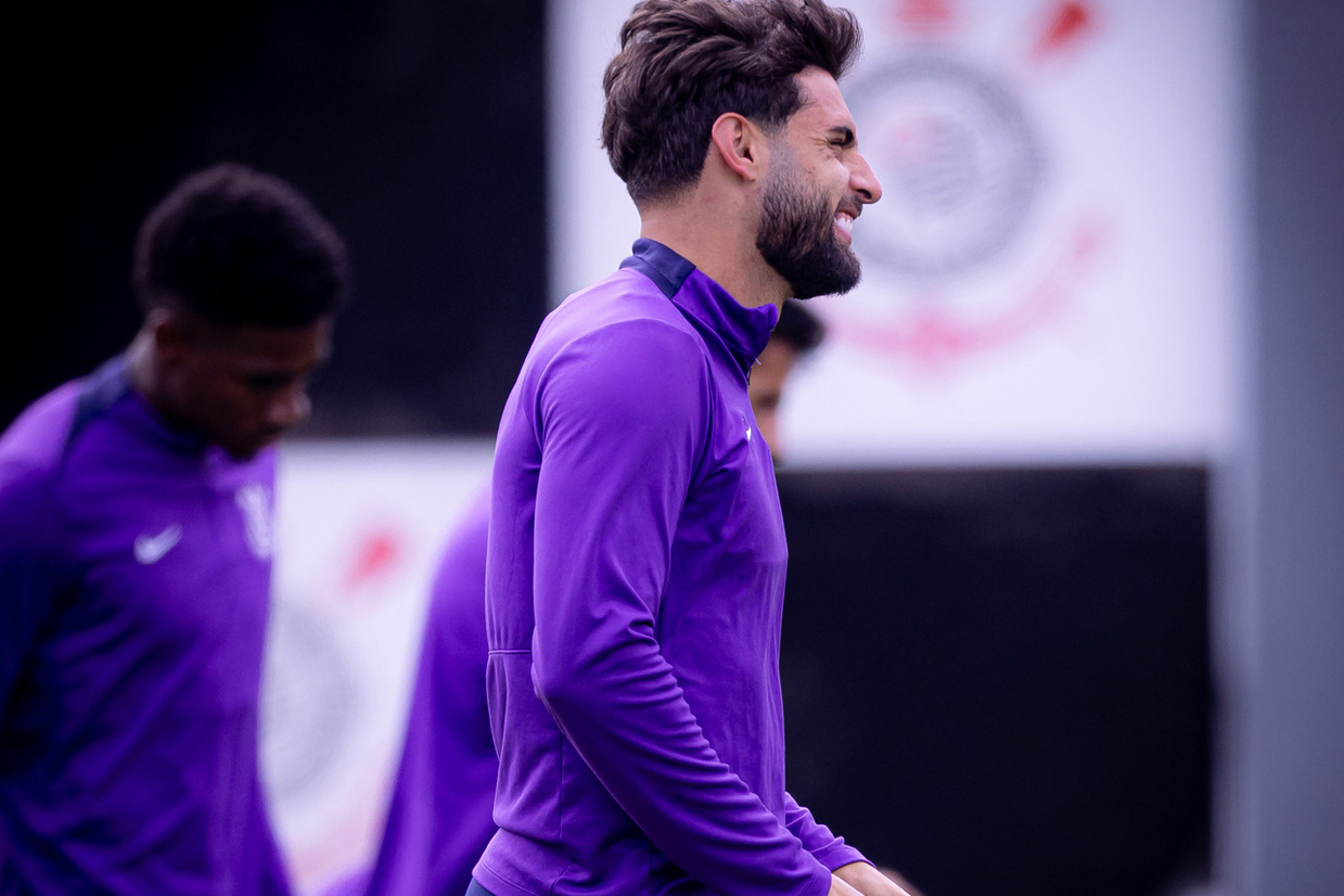 Yuri Alberto passa por cirurgia e vira novo problema para Dorival