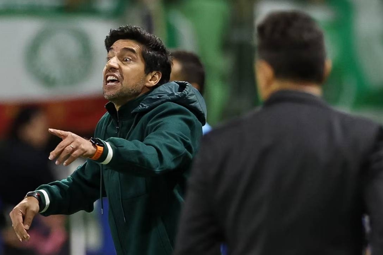 Abel indica renovação com o Palmeiras, mas críticas 'sangram por dentro'