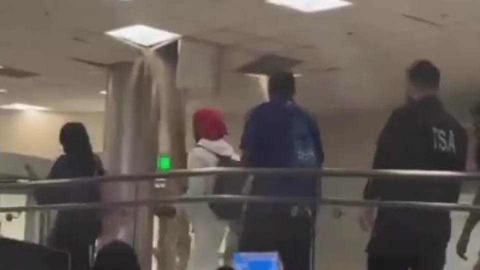 Água de esgoto faz teto de aeroporto desabar nos EUA; assista!