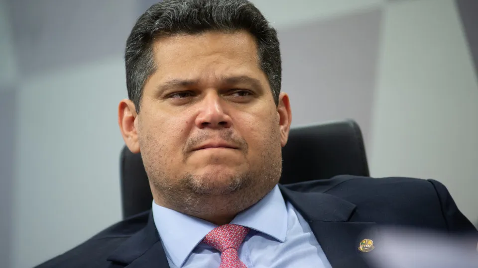 Oposição vai a Alcolumbre para tentar frear 6×1 no Senado
