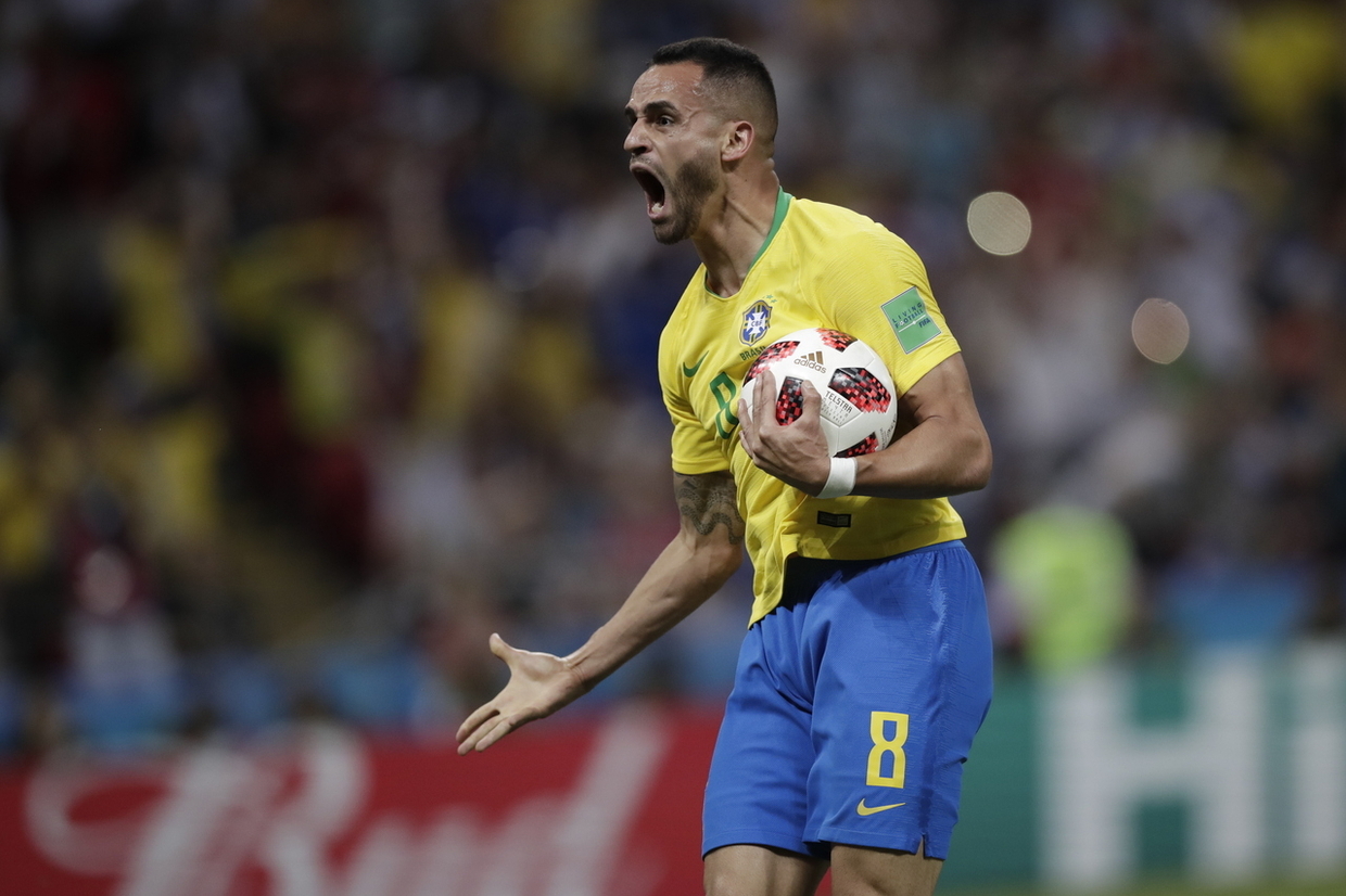 Aos 37 anos, Renato Augusto confirma a aposentadoria dos gramados