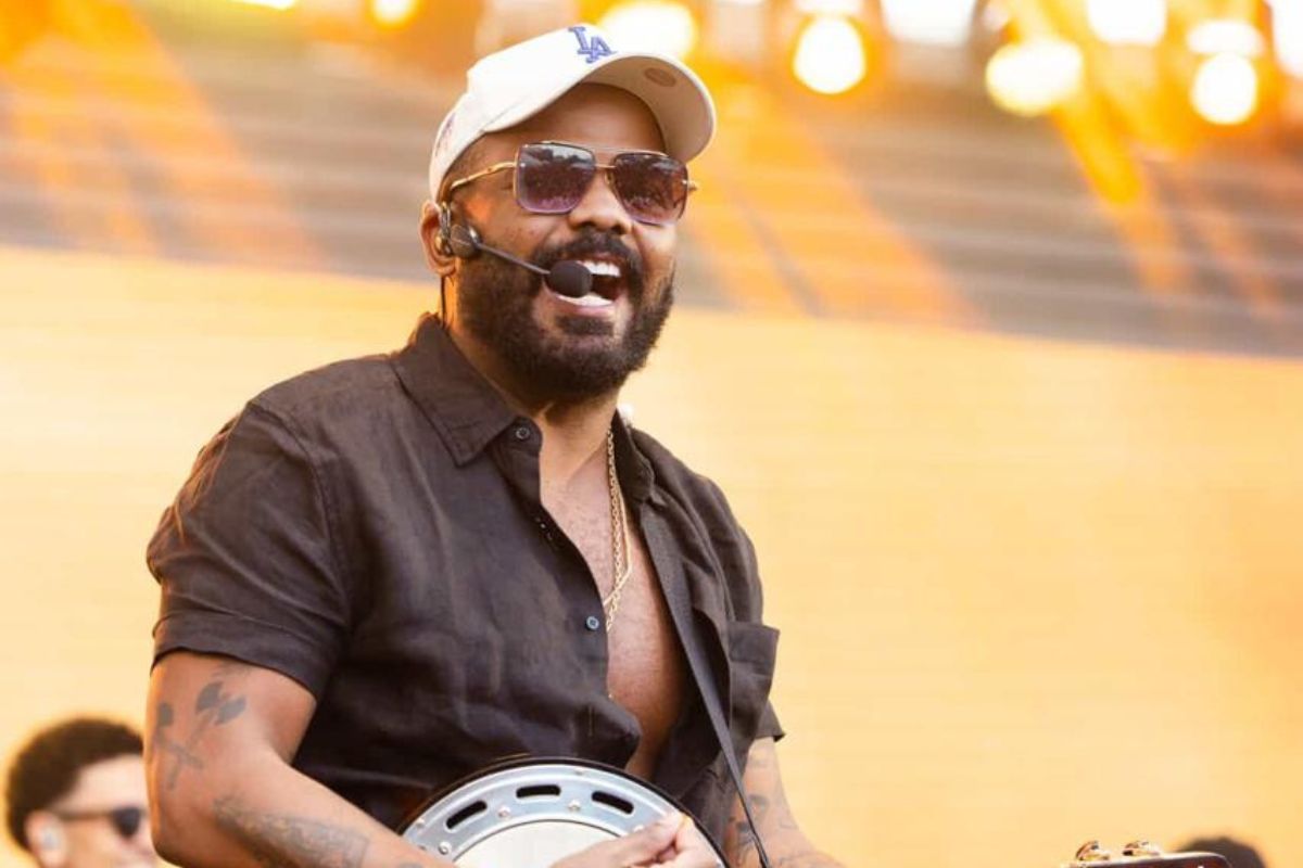 Arlindinho leva roda de samba em tributo a Arlindo Cruz no centro de SP