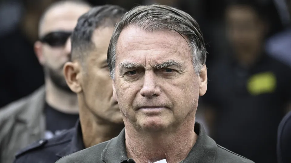 Bolsonaro tem ‘melhora parcial’, e continuidade da internação será reavaliada ao longo do dia