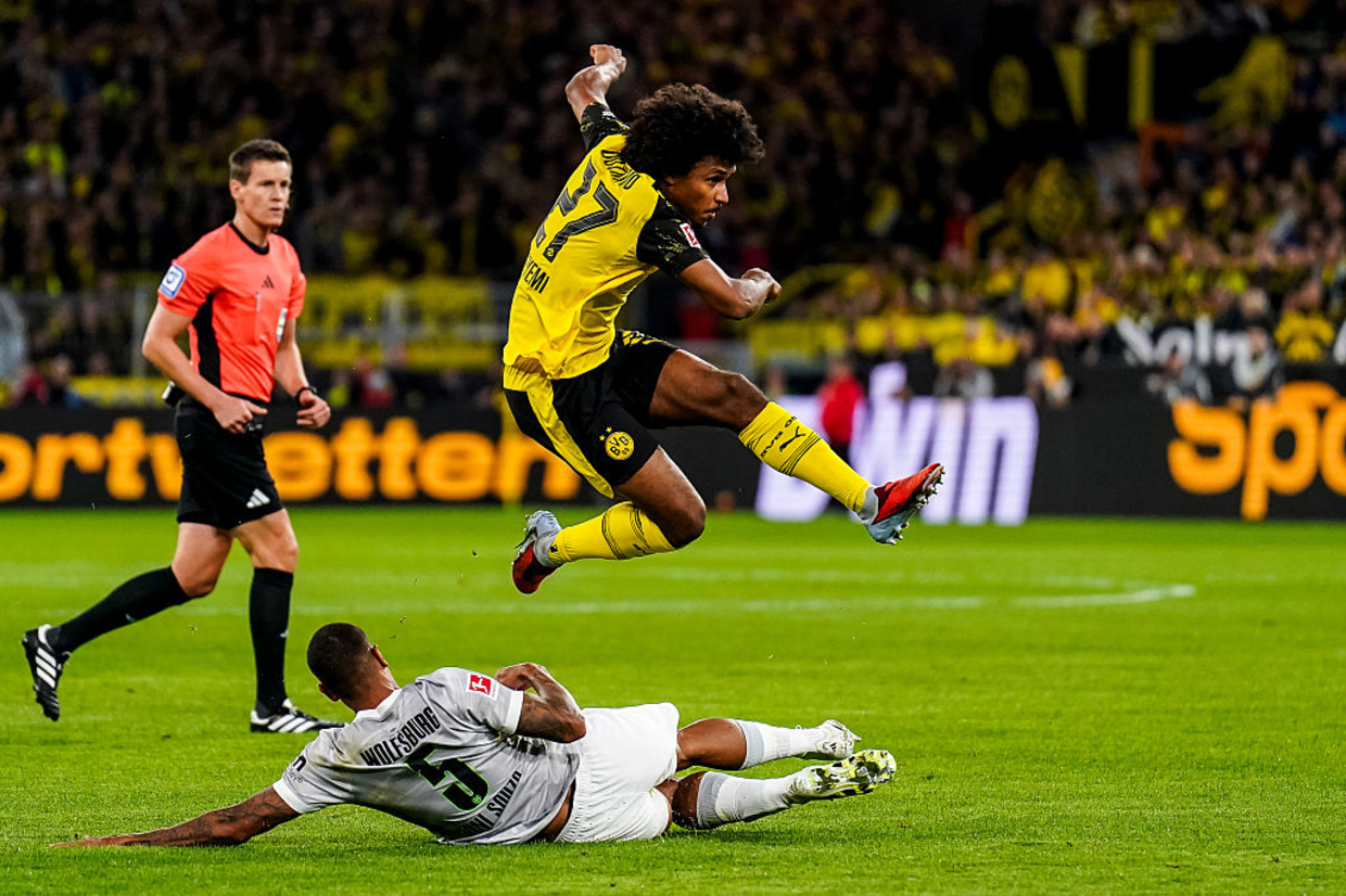 Borussia Dortmund vence o Wolfsburg e segue na cola do Bayern na Bundelisga