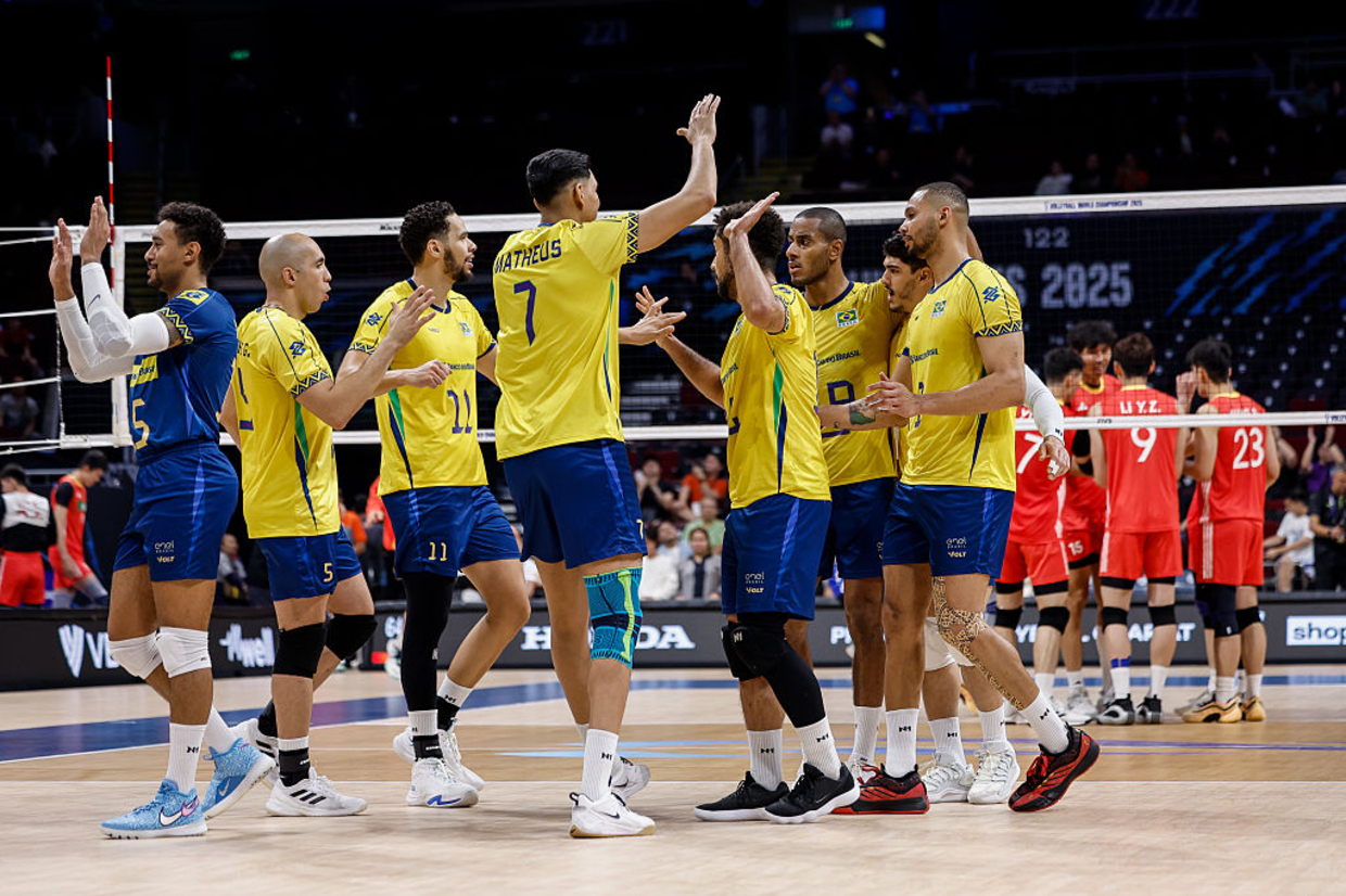 Brasil vence China de virada na abertura do Mundial de vôlei masculino