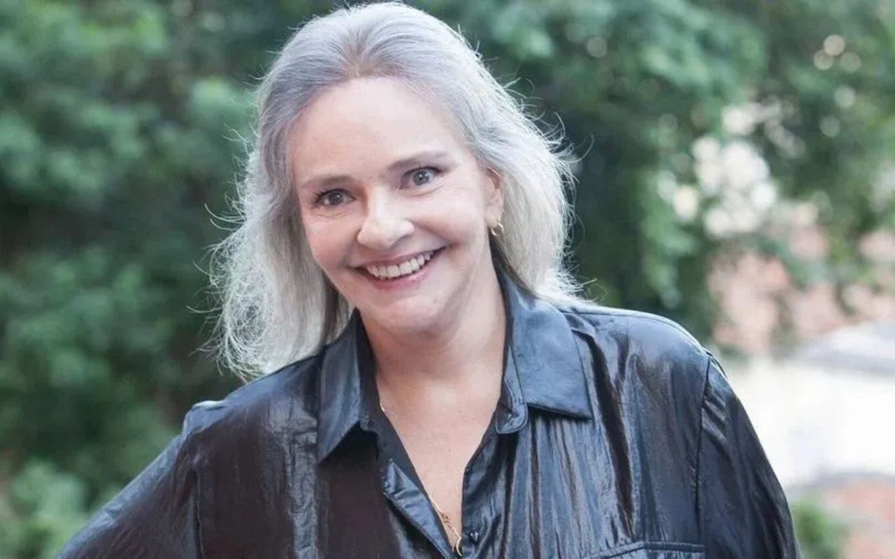 Cantora Maria Bethânia homenageia Angela Ro Ro dias antes de seu falecimento