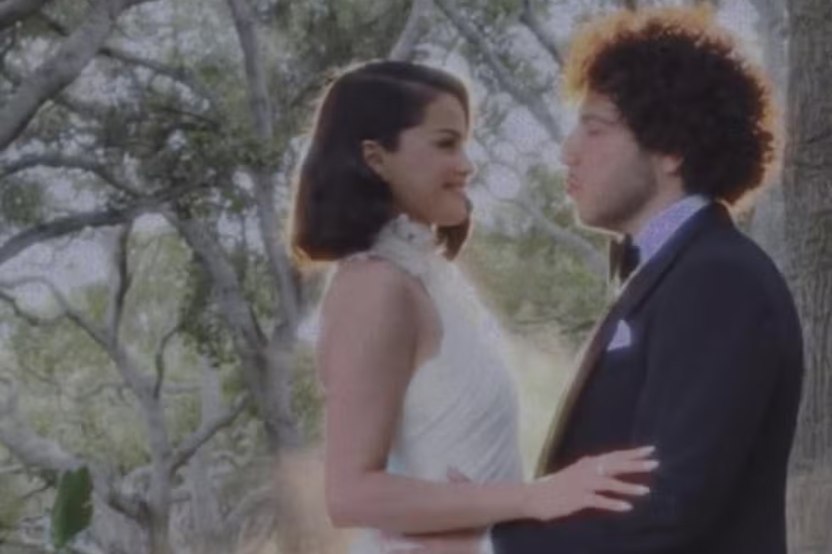 Casados! Selena Gomez e Benny Blanco dizem ‘sim’ na Califórnia