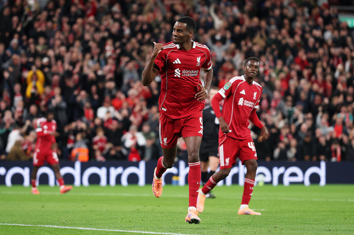Com Chiesa de garçom, Liverpool supera o Southampton para avançar na Copa da Liga