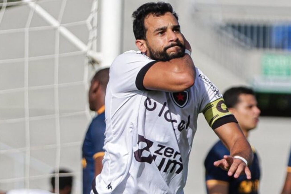 Com Henrique Dourado, Botafogo anuncia barca com 15 jogadores
