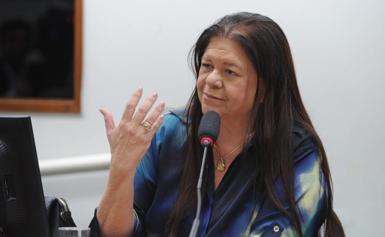 Comissão aprova inclusão da violência religiosa entre os tipos de violência psicológica contra a mulher – Notícias