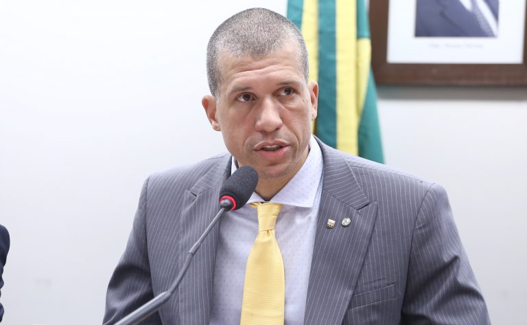 Comissão aprova meia-entrada para acompanhante de pessoa idosa – Notícias