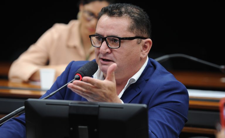 Comissão aprova projeto que garante vagas em escolas e universidades para quem busca refúgio no Brasil – Notícias