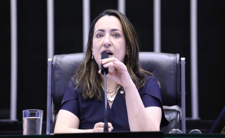 Comissão aprova projeto que permite ao fiador de contrato do Fies acessar extrato e quitar dívida – Notícias