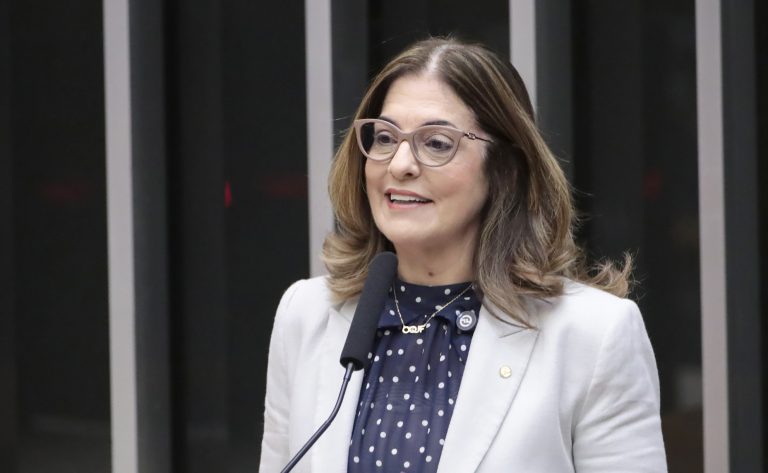 Comissão aprova teletrabalho e jornada flexível a pais de criança com câncer – Notícias